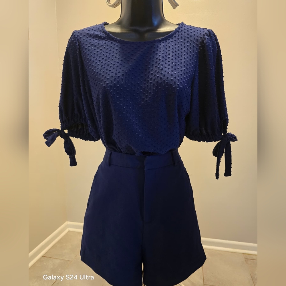 Blouse with bow on sleeves